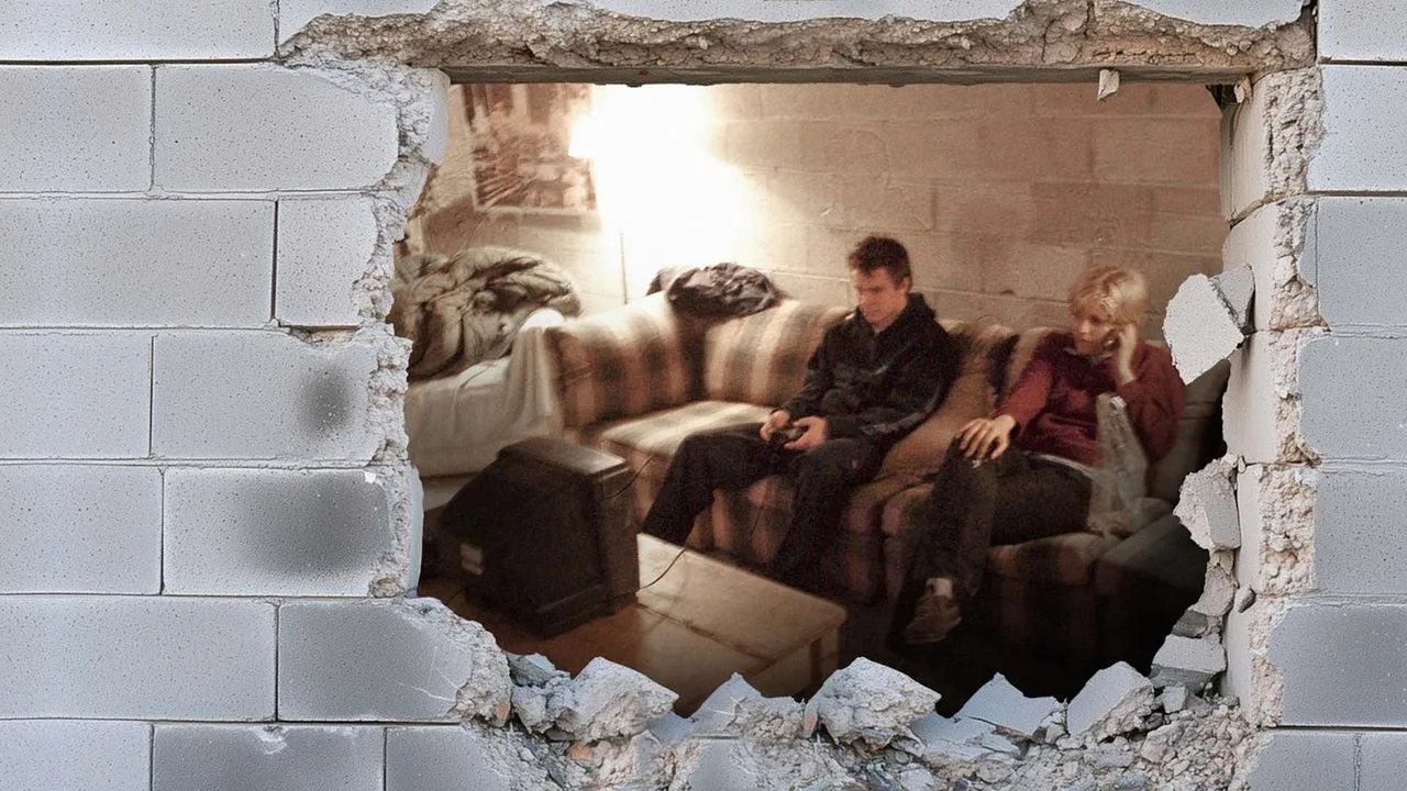 مشاهدة فيلم Secret Mall Apartment (2025) مترجم